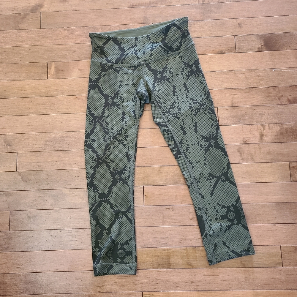 Lulu Lemon Green Snake Print Capri Leggings